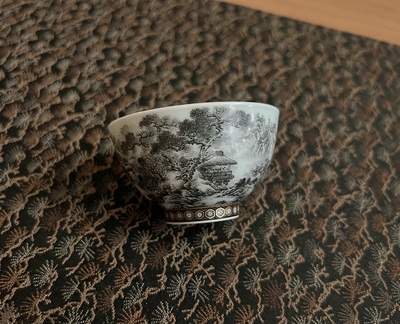 见欢集 墨彩工笔山水诗文描金迷你小鸡心杯  主人杯 景德镇陶瓷