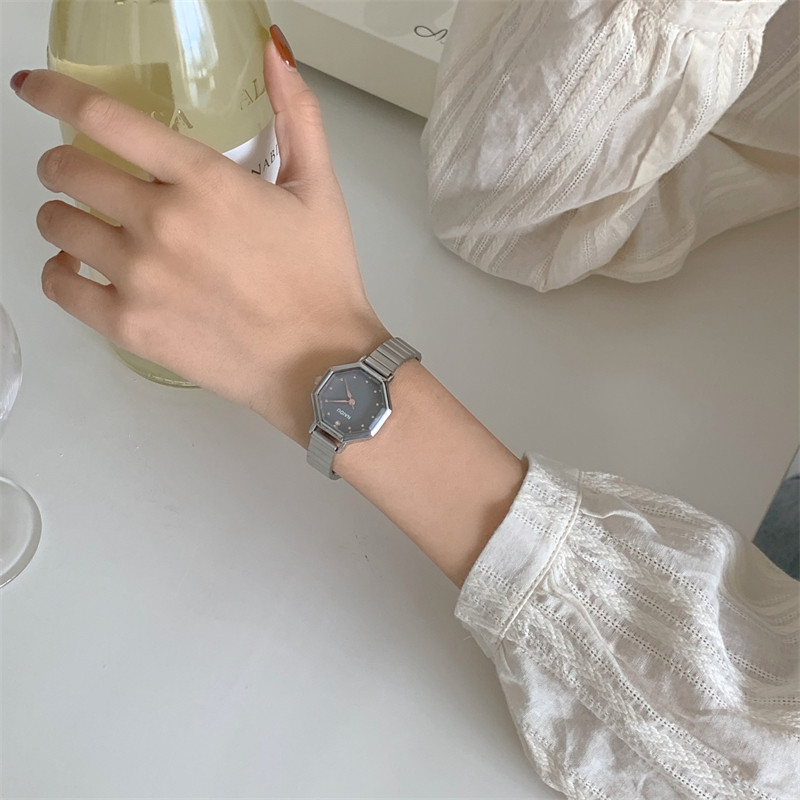 韩系小众高级感轻奢手表女ins简约气质时尚精致百搭钢带时装女表