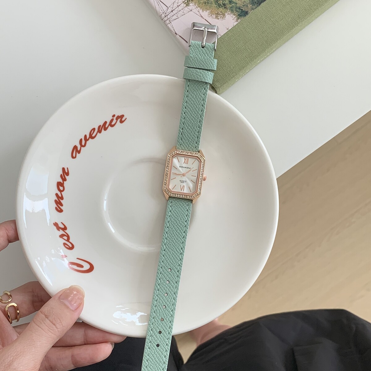 小方表职场休闲港风女表手表女款
