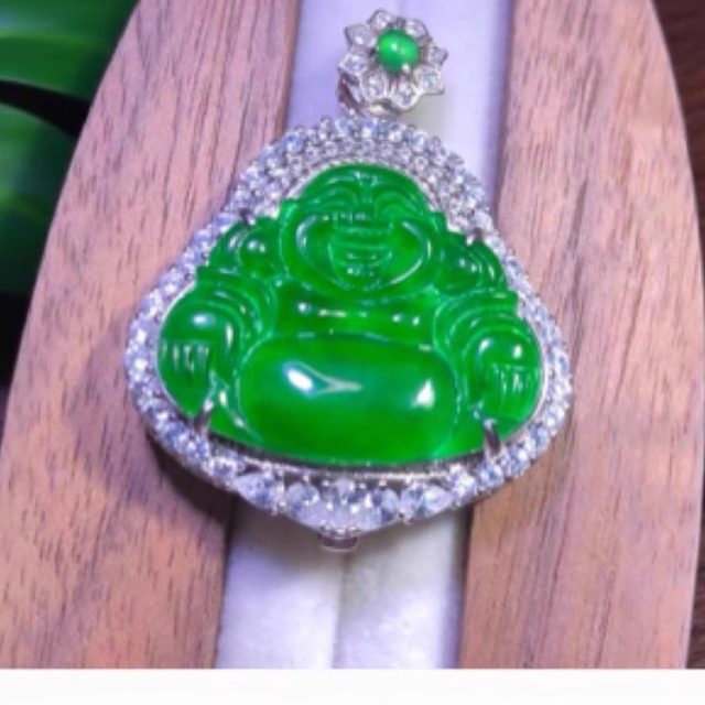 翡翠a货冰阳满绿佛公小吊坠精致款s925银镶尺寸28.1/21/9.1配银链