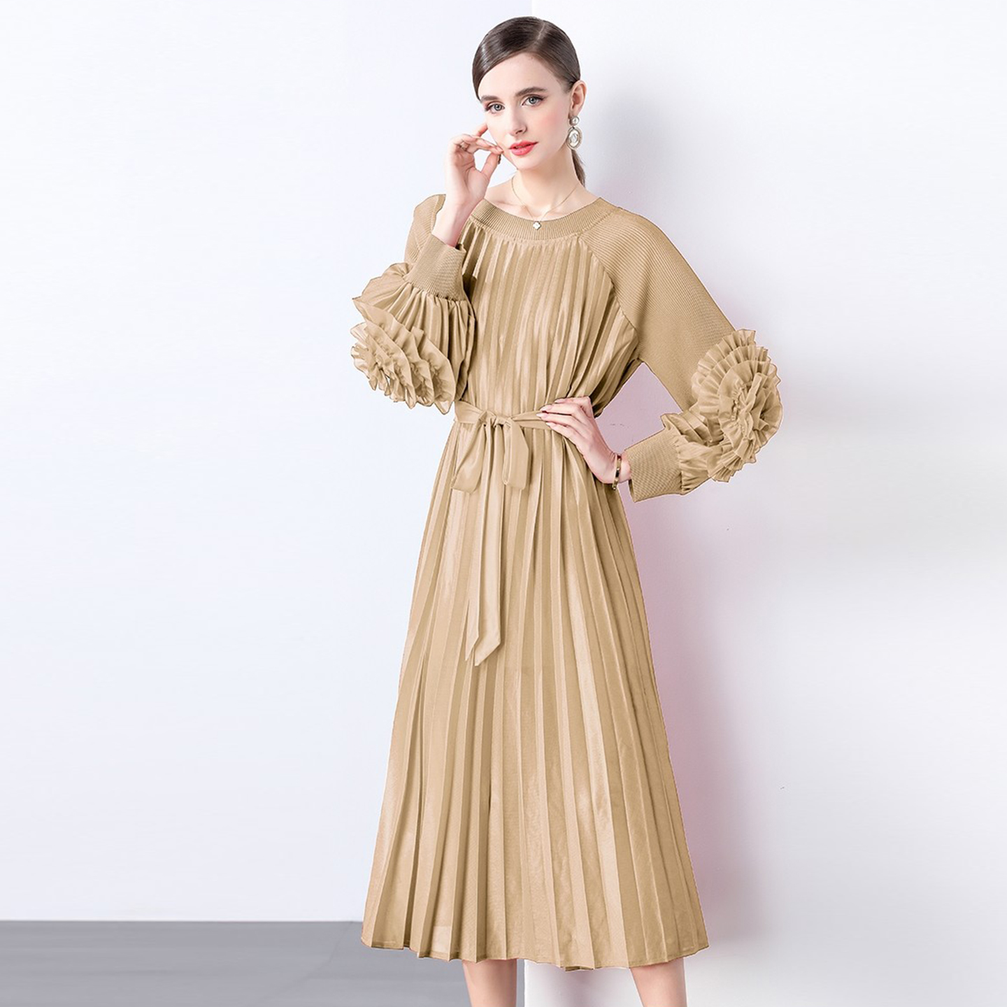 新款绣花圆领连衣裙时尚百褶裙女