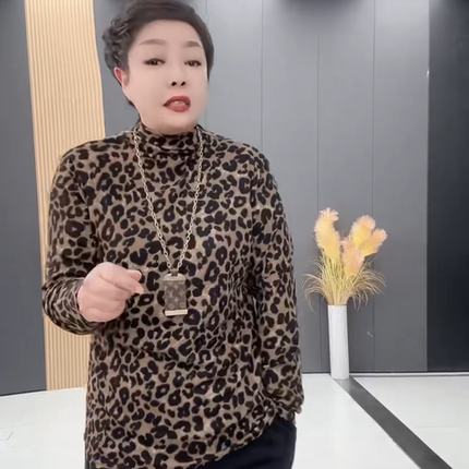 大码女装2025秋冬新款韩版时尚高领加肥加大码遮肉显瘦豹纹打底衫