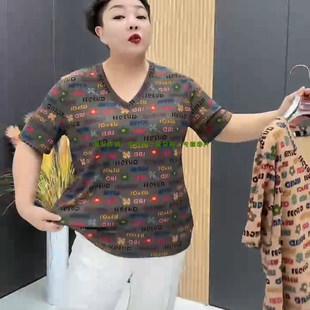 大码女装2025夏季新款时尚休闲宽松v领字母印花洋气遮肉显瘦T恤女