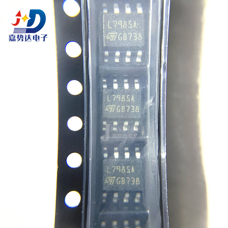 L7985ATR L7985 丝印:L7985A  降压 开关稳压器 SOP-8 全新