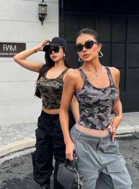 【蜜蜜家】轻寻觅秋 欧美辣妹修身迷彩带固定胸垫吊带背心25/Z570