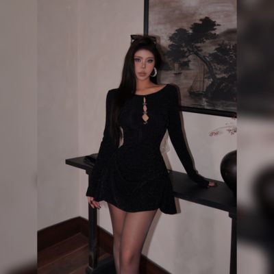 【蜜蜜家】星光满钻镂空亮丝蝴蝶闪闪露肩自带胯型A摆裙 25/ZA084