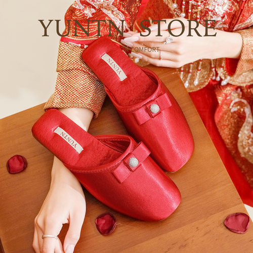 法式红珠光缎面轻奢婚庆拖鞋