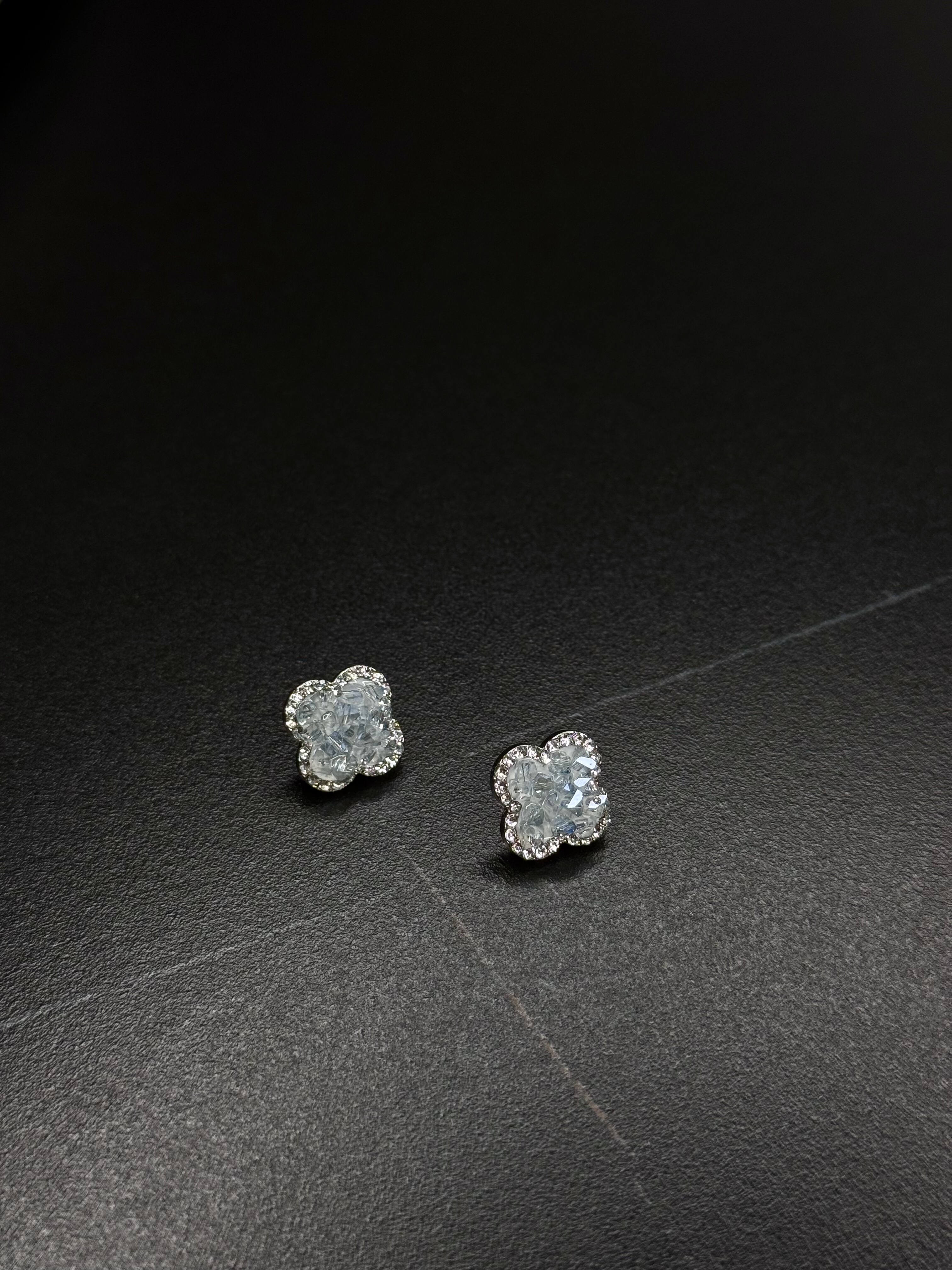 BlackBox vintage 淡蓝冰晶四叶草耳钉女2025新款爆款耳环耳饰