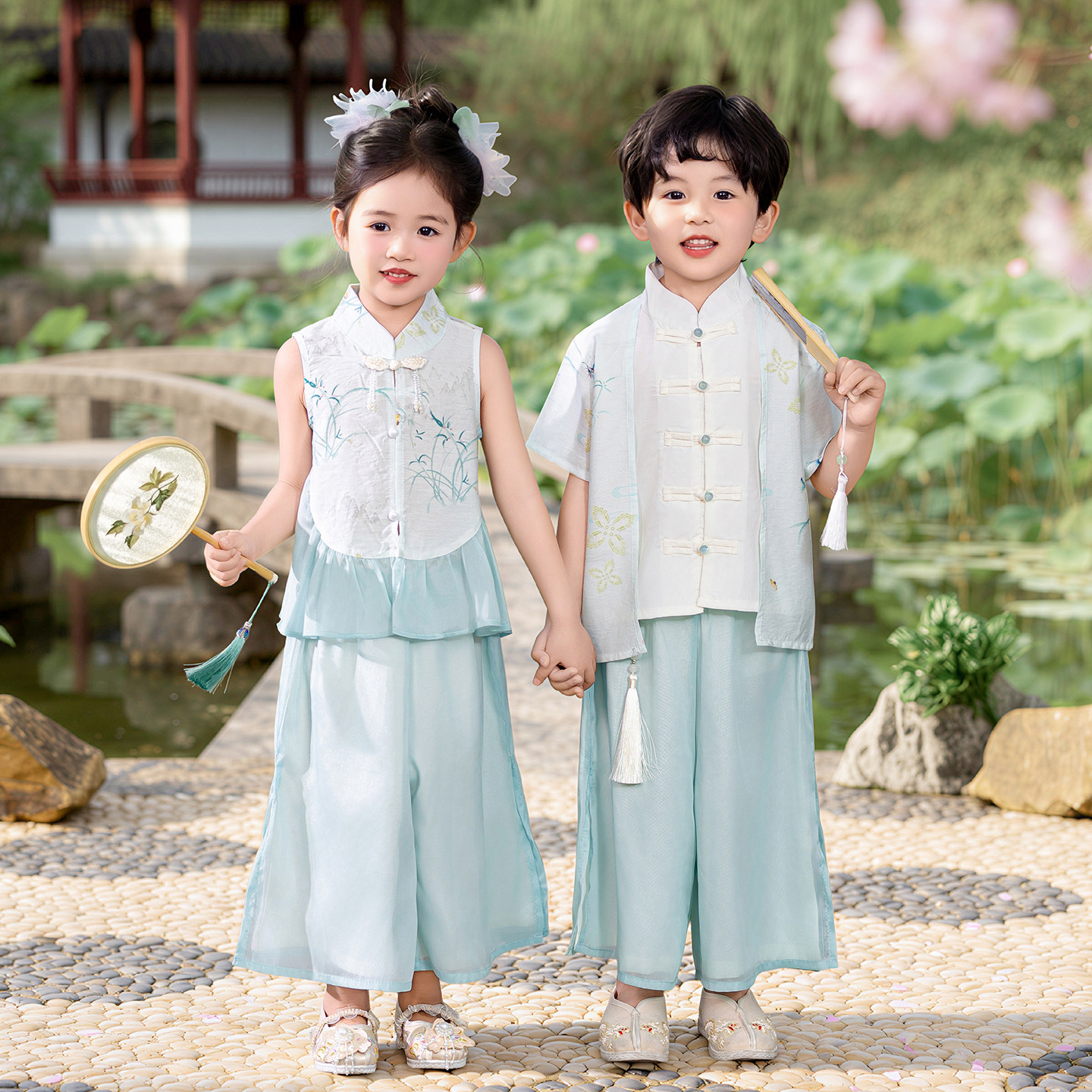 六一儿童唐装幼儿园合唱表演汉服