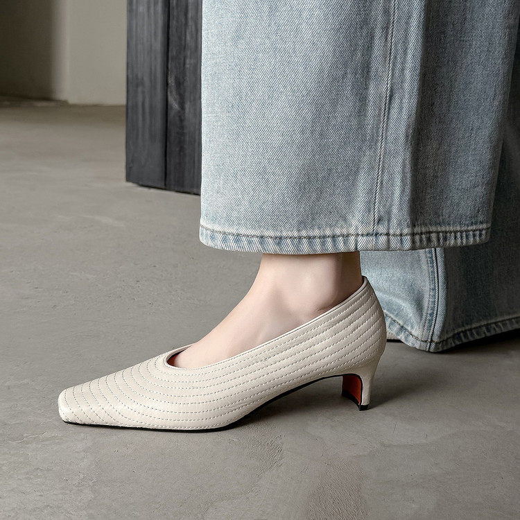 5cm法式时尚不累脚小高跟鞋气质方头粗跟浅口时髦绣鞋白色单鞋女