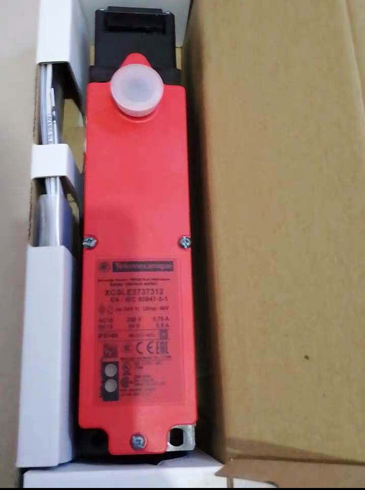 原装xcsle3737312施耐德安全门互锁开关,.询价