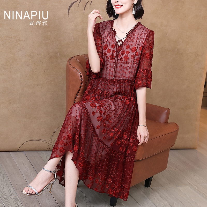 时髦洋气名暖显瘦刺绣真丝连衣裙