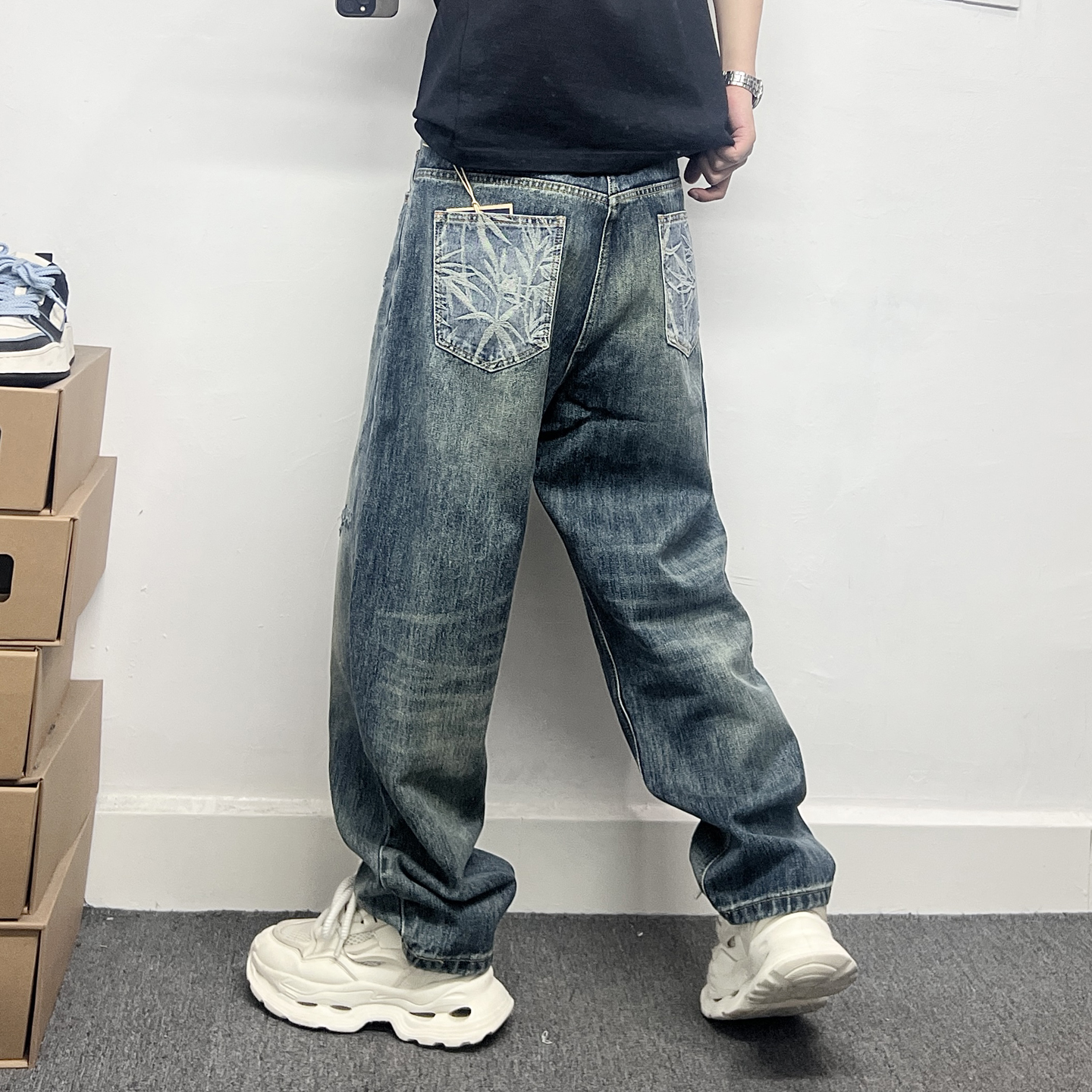 美式复古竹叶刺绣刮破牛仔裤男款潮牌宽松直筒裤痞帅阔腿长裤子男