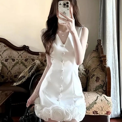 新款流行漂亮裙气质高级感高端大气上档次法式白色花朵连衣裙夏季