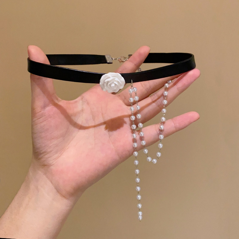 氛围感皮革玫瑰花朵珍珠项链女choker黑色辣妹项圈锁骨链小众颈链