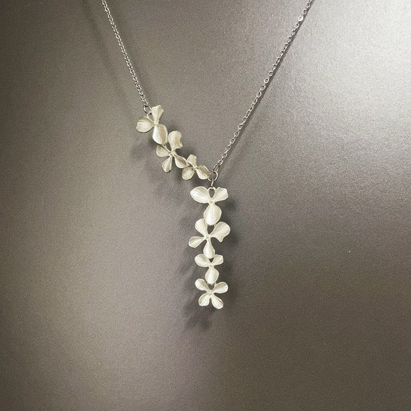 度假风小众设计花朵项链女高级感简约复古百搭锁骨链日常通勤配饰