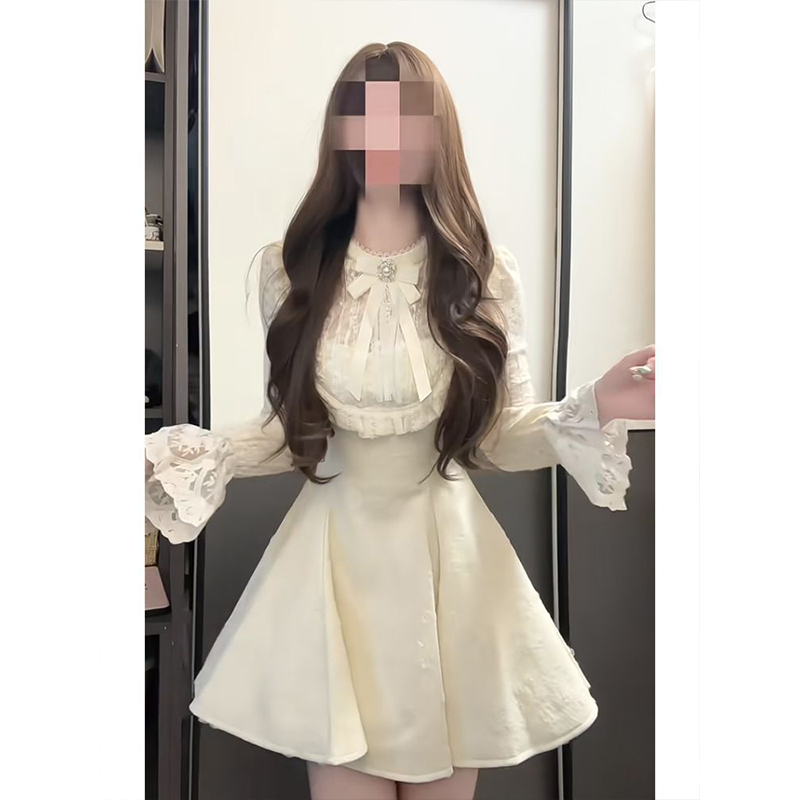 富家千金高级感蕾丝荷叶拼接短裙