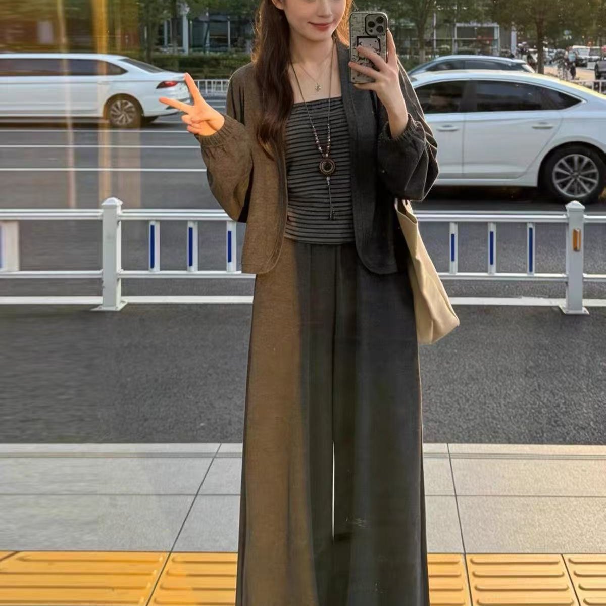 韩系巨好看穿搭一整套2026秋冬新款灰色开衫外套女裤子三件套装