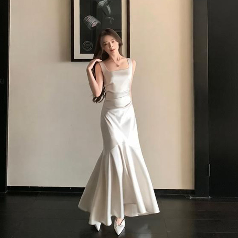 白色缎面吊带礼服女夏季鱼尾订婚宴会学生日毕业连衣裙伴娘服长款