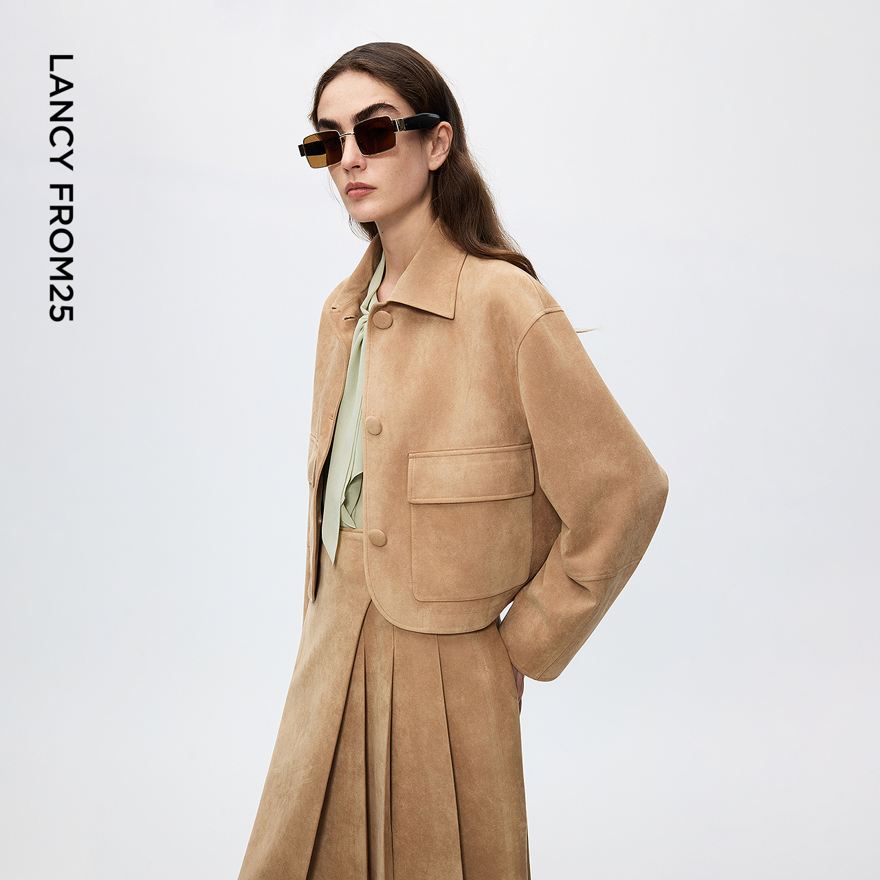 夹克翻领 短版箱型 工装风口袋