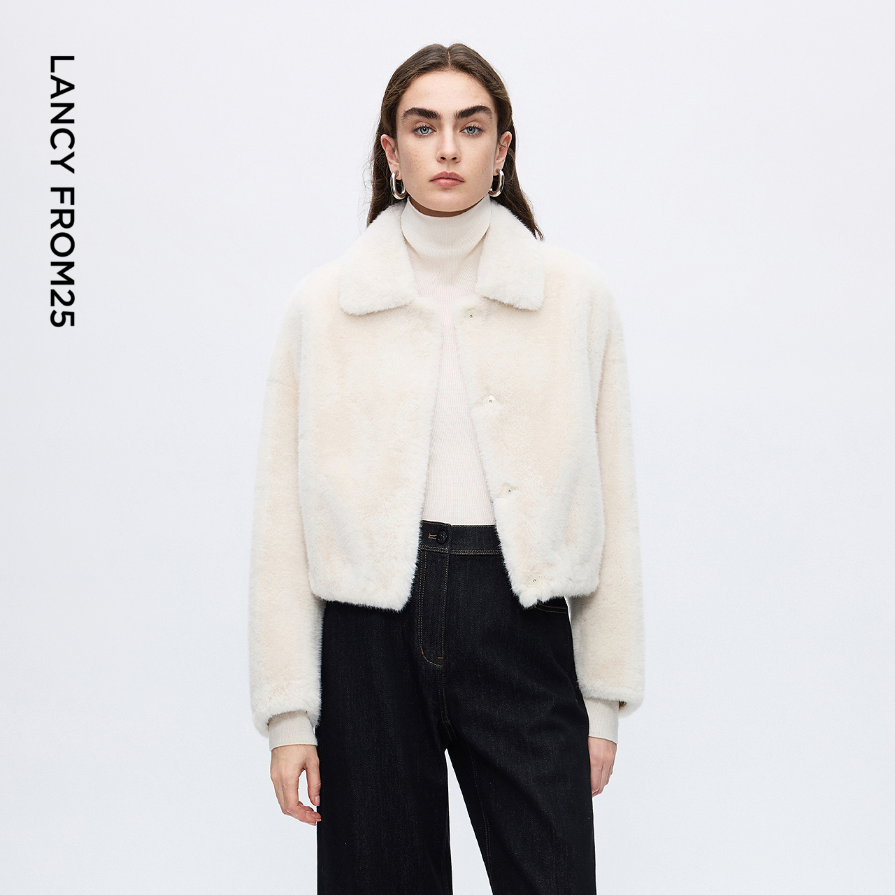 直身廓形 经典翻领 质感材质