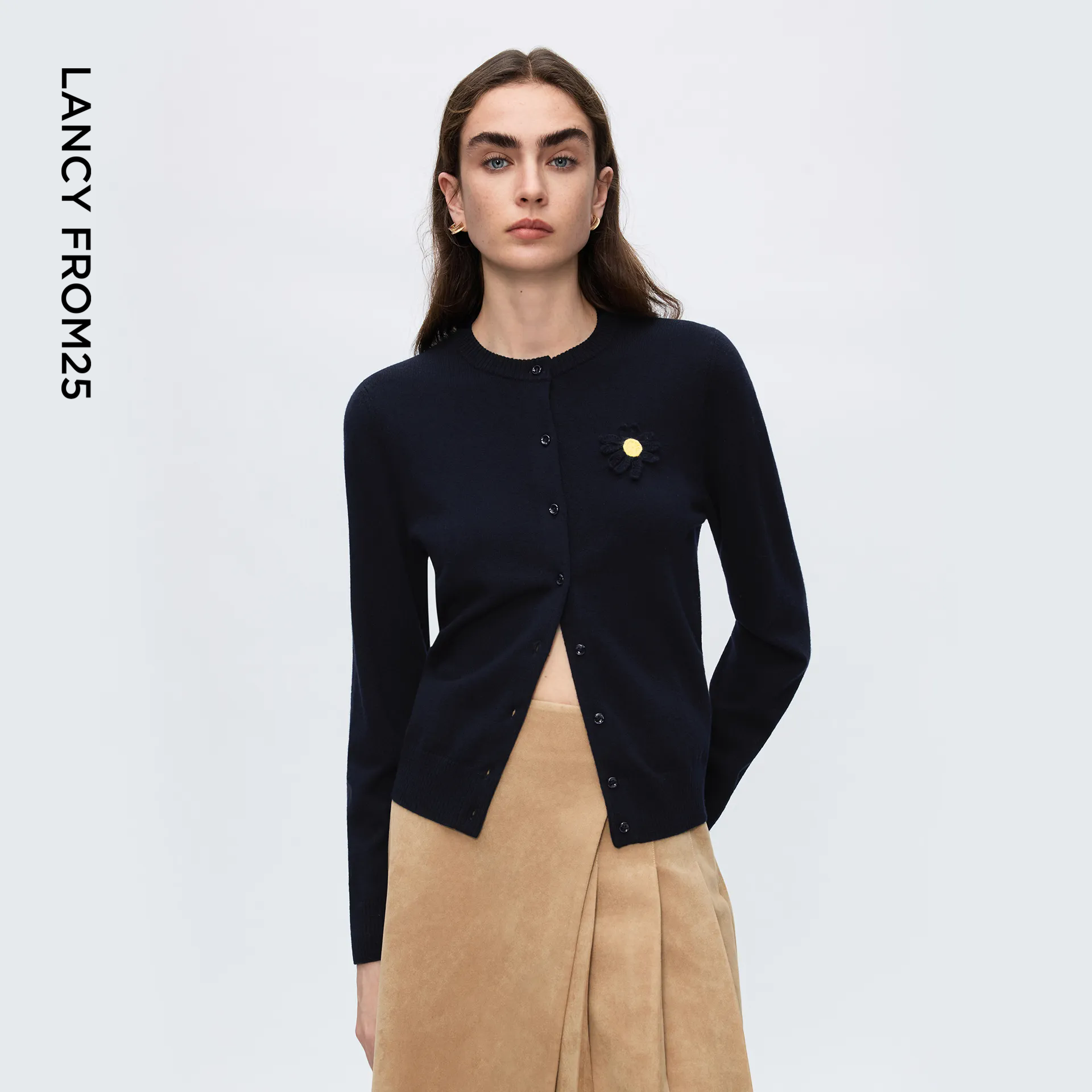 朗姿纯羊毛圆领长袖针织开衫修身气质百搭通勤风上衣2025冬季新款