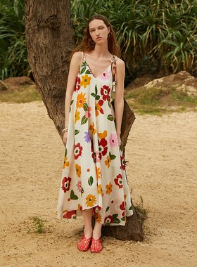 【漾25系列】朗姿2025夏季新款白色v领吊带度假气质设计感连衣裙