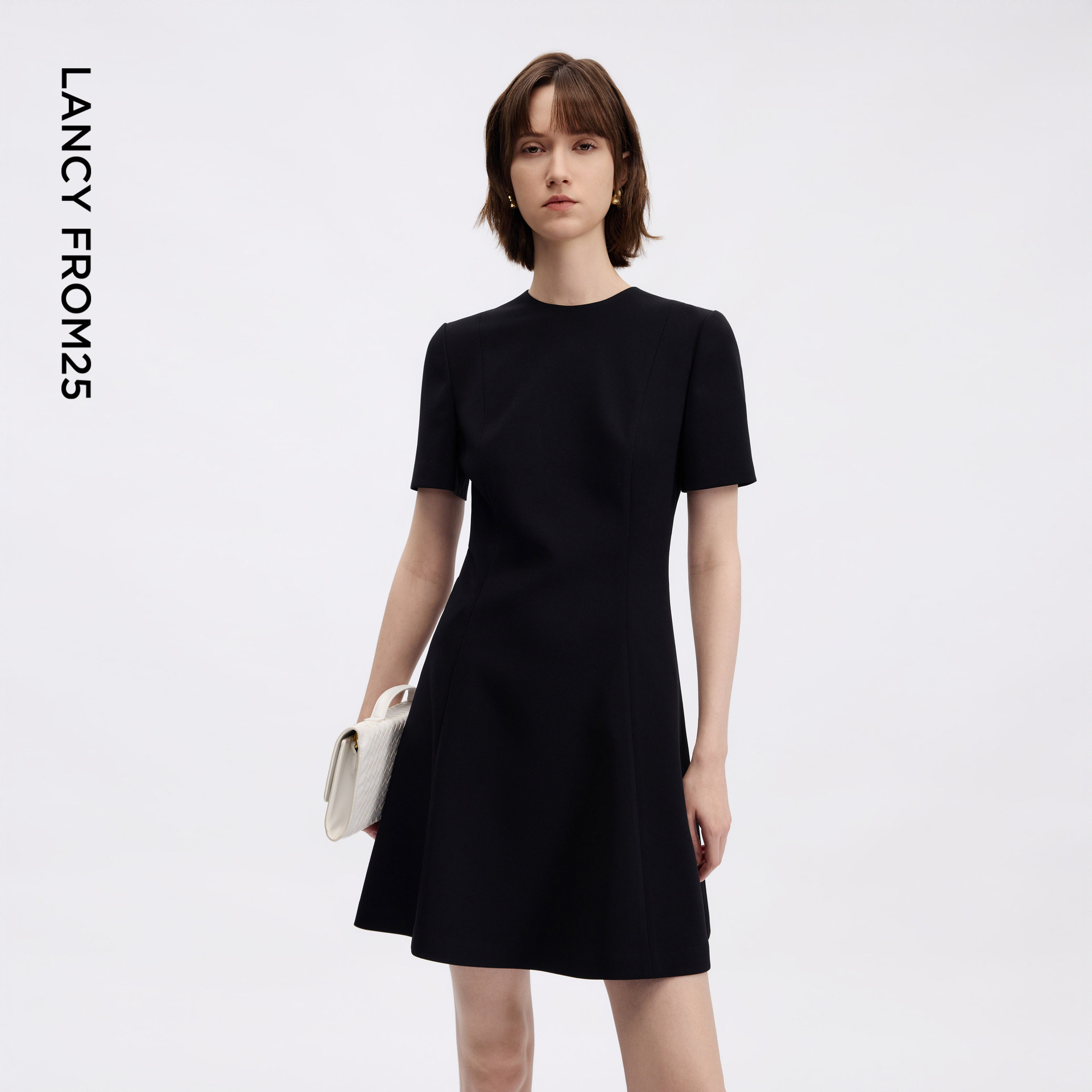 朗姿黑色修身短袖连衣裙圆领收腰正肩裙女士2026年夏季新款