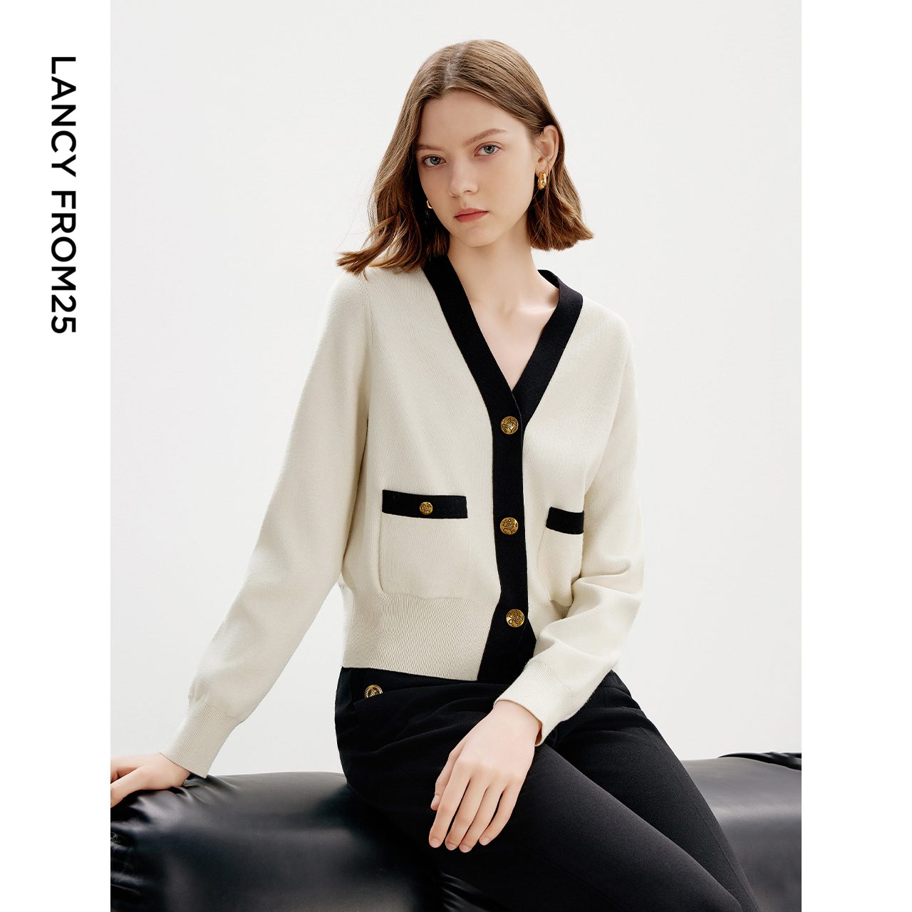 定制纽扣 V领开襟 撞色交织