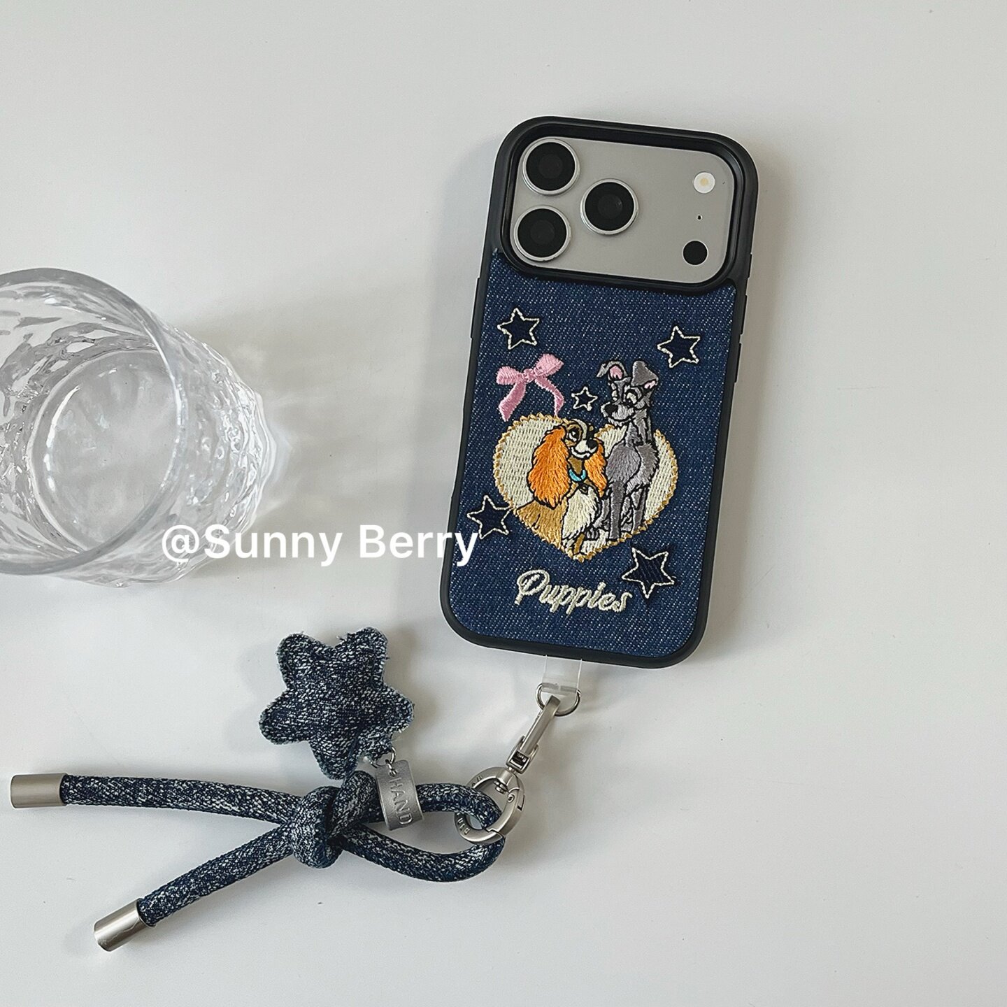向日的浆果ins韩系小众秋冬牛仔蓝刺绣美式复古卡通狗狗适用苹果18pro手机壳iphone17promax保护套防摔16pro
