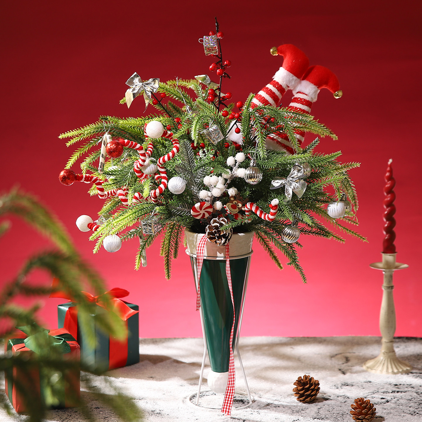 圣诞节日店铺主题氛围感场景布置圣诞松树桌面装饰品摆件拍摄道具