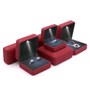 红色PU皮求婚首饰灯盒婚礼戒指对戒盒项链手镯盒手链盒耳钉耳环盒