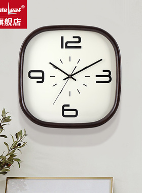 枫叶钟表2025年新款家用现代简约高级轻奢实木挂墙钟创意客厅装饰