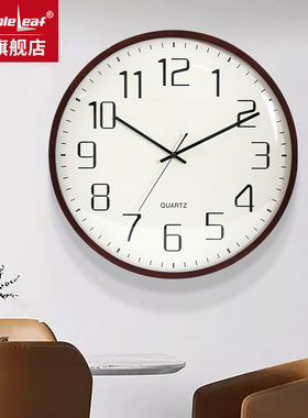 2025年新款轻奢现代简约圆形挂钟客厅家用实木静音石英钟装饰时钟
