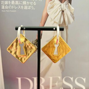 Schiaparelli 法式浪漫 简约高级款错色耳圈