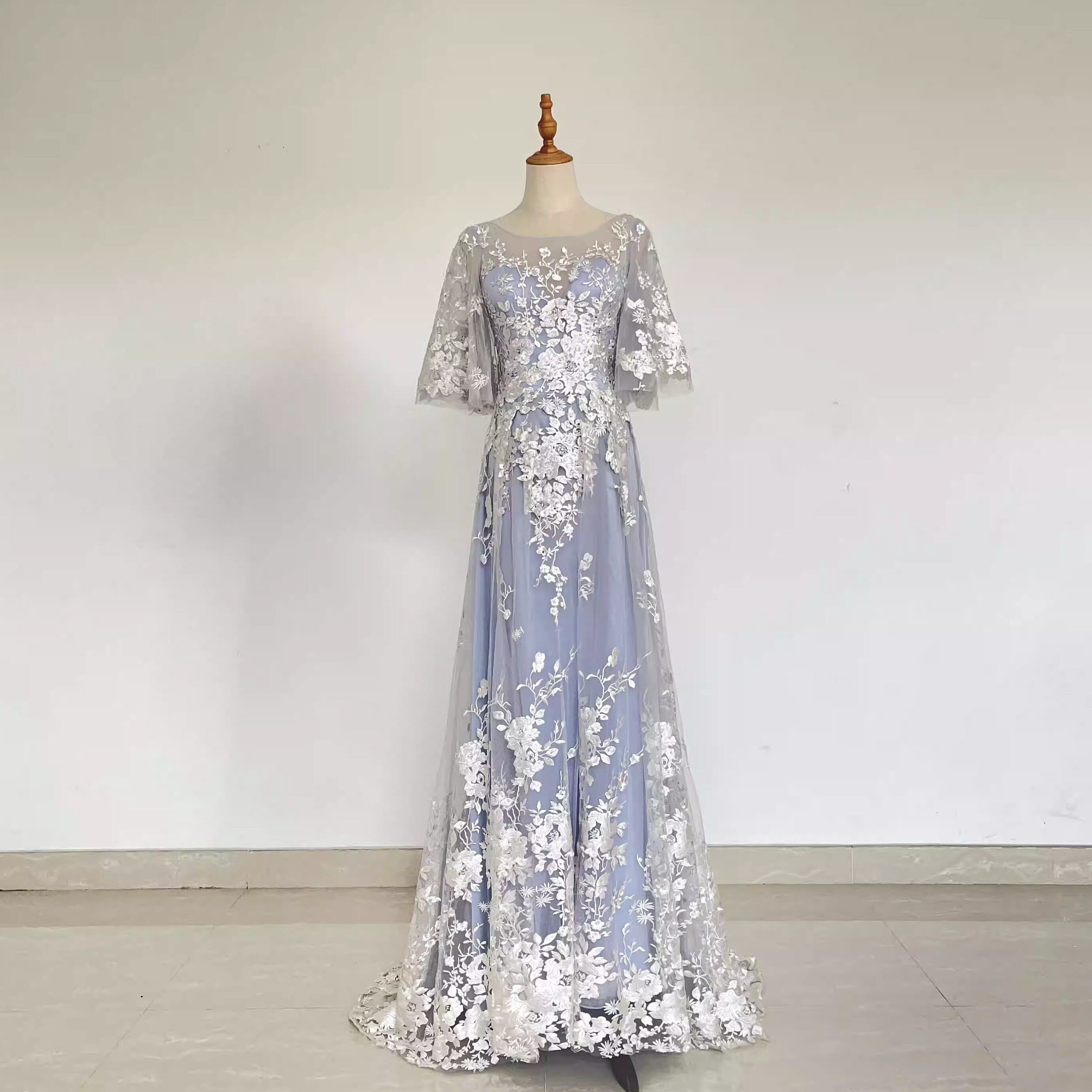 复古低饱和紫罗兰小拖尾修身刺绣蕾丝中袖大A摆礼服敬酒生日年会