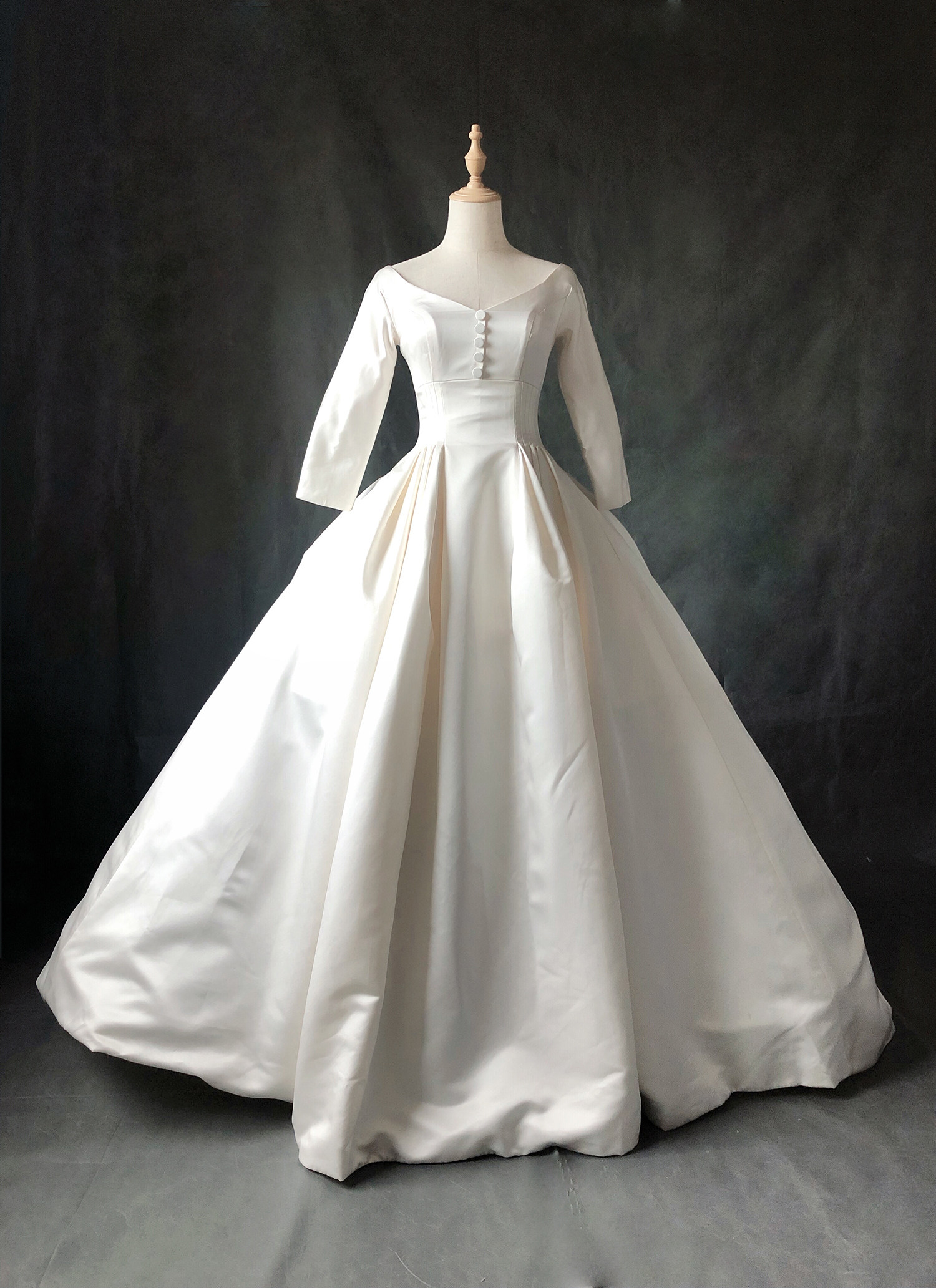 高定d家雪国女王复古one piece剪裁中袖郁金香花苞真丝缎婚纱礼服