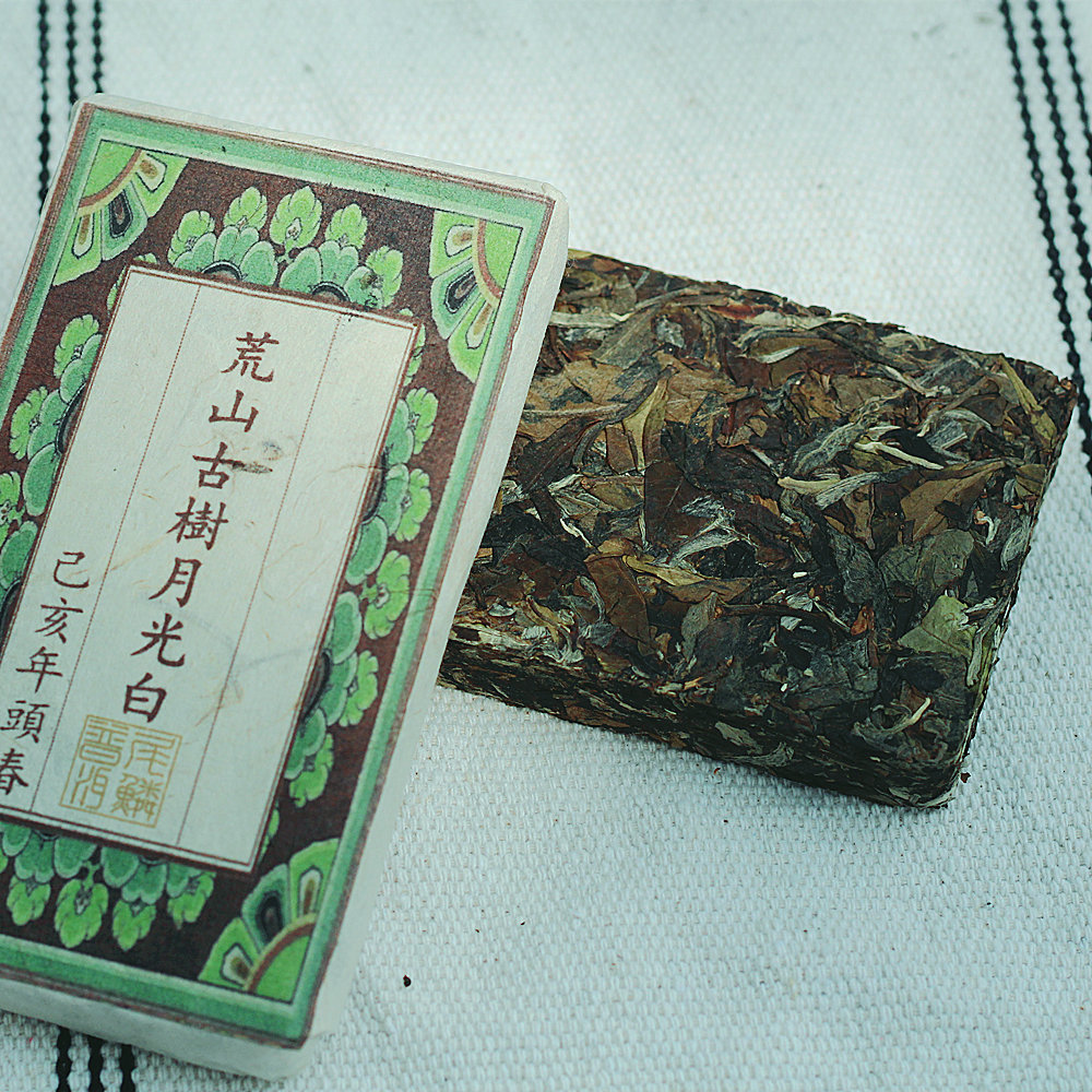 2019年明前头春 临沧茶区荒山古树茶云南月光白茶 200克砖 茶 特色产区白茶 原图主图