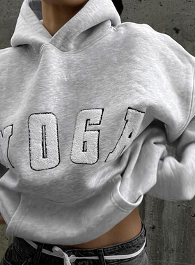 欧美ins博主辣妹上身廓形宽松显瘦绣花字母印花连帽卫衣女浅灰色