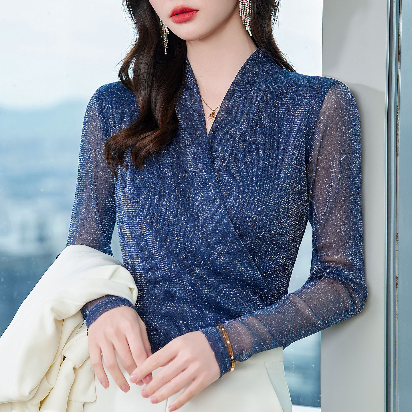 2025秋季新款洋气闪亮纱网交叉v领气质显瘦长袖T恤女百搭上衣内搭