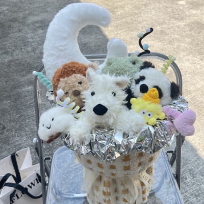 可以自选玩偶的，超大的花束