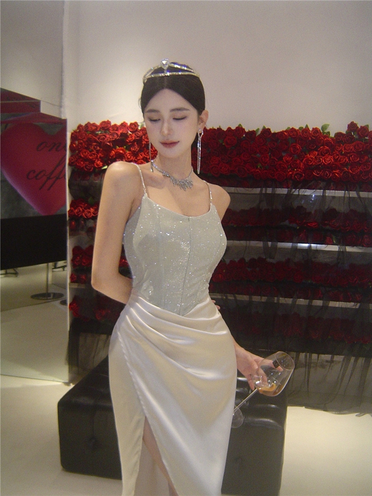气质高级闪缎面吊带连衣裙女夏季轻熟风裙子收腰辣妹开叉包臀长裙
