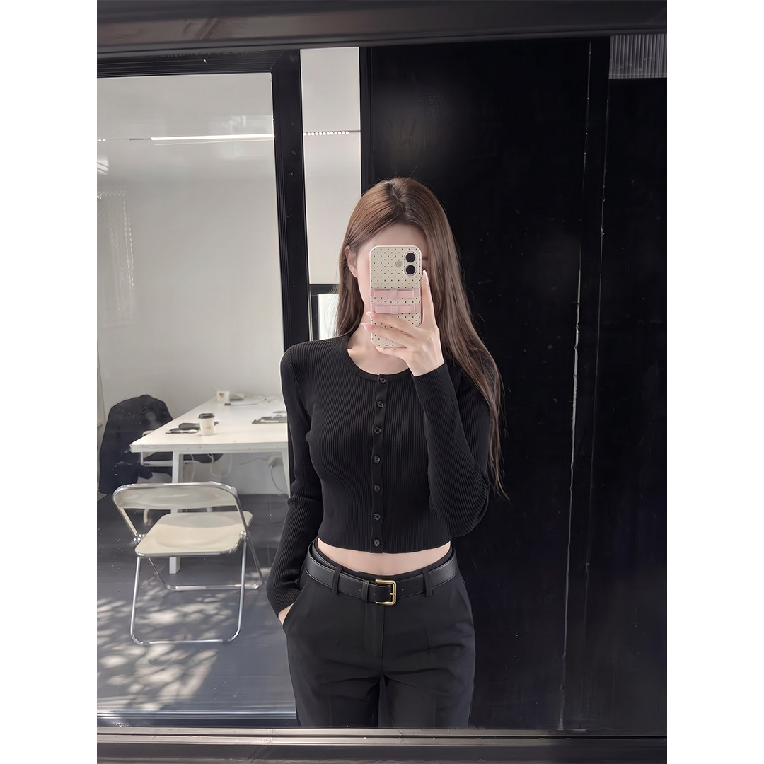 法式轻熟优雅风黑色长袖针织开衫女早秋新款修身收腰短款纽扣上衣