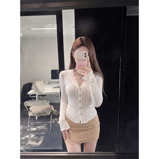 韩版V领修身单排扣喇叭袖针织开衫女早秋纯欲风修身显瘦短款上衣