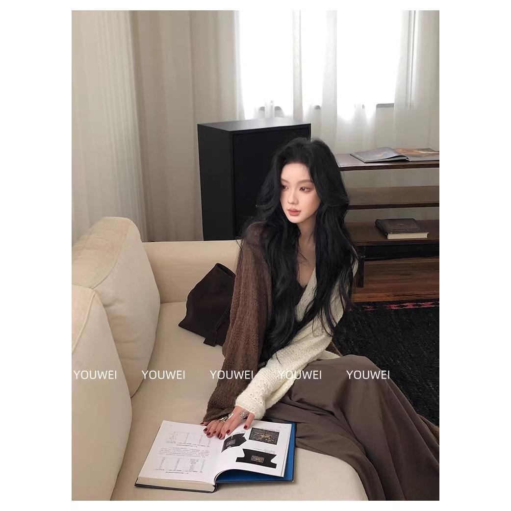 美拉德慵懒松弛感上衣气质高级感棕白撞色针织衫女早秋吊带两件套