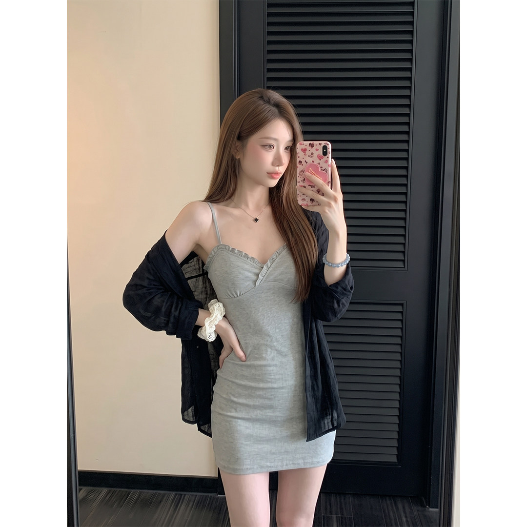 灰色纯欲风木耳边吊带连衣裙女夏薄款修身显瘦百搭A字裙衬衫套装