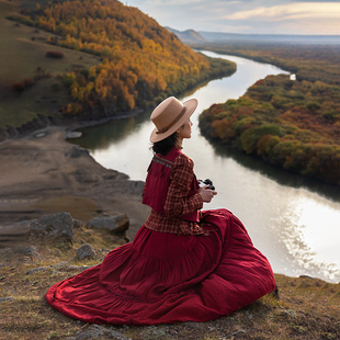 理想三旬旅行女装 复古民族风酒红色蕾丝拼接大裙摆半身裙长裙