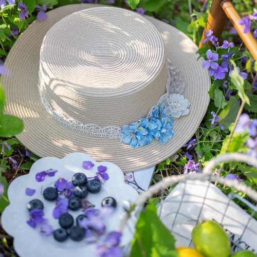 米白色小清新平顶草帽