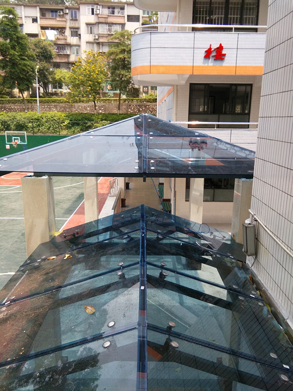 广州佛山东莞钢化玻璃雨棚 阳光房雨棚 夹胶玻璃雨棚定制上门安装图片