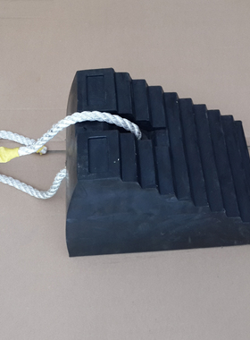 实心橡胶大货车止退器三角木坡度防滑挡轮块阻塞汽车轮胎防倒车垫